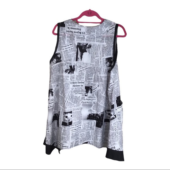 🗞 I.C. By Connie K Newspaper Print Black & White Tunic Top Size: Medium - Picture 5 of 7